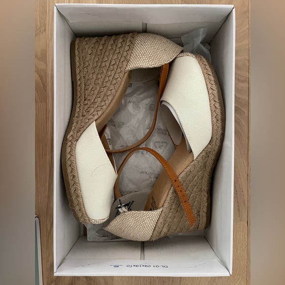 SUMMER SALE! Brand NIB White Women’s Espadrilles Size 8 - Picture 6 of 9